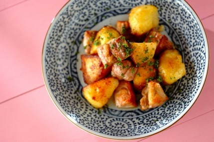 ご飯のお供に！鶏もも肉とじゃがいものバターしょうゆ炒め
