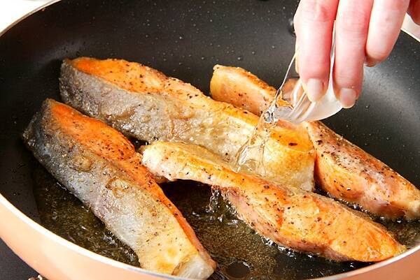 サーモンのレモンソテーの作り方の手順5