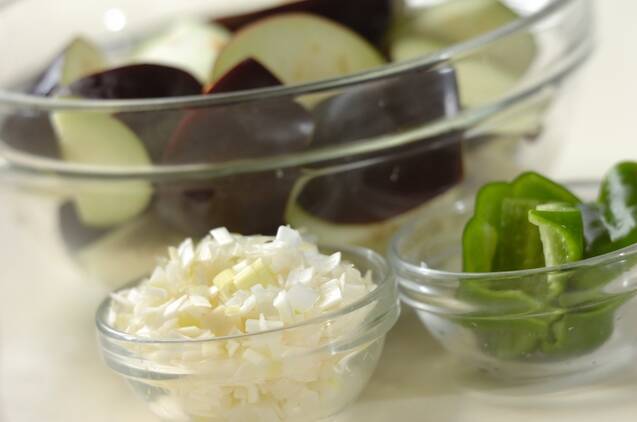 コチュジャンピリッ！鶏肉とナスの炒めものの作り方の手順2