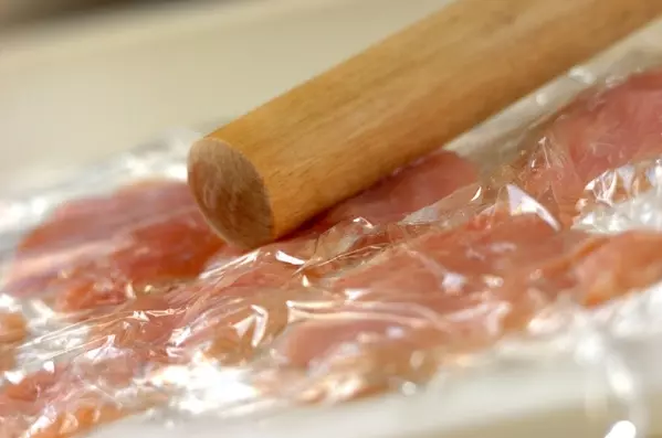 カマンベールチーズのチキンカツの作り方1