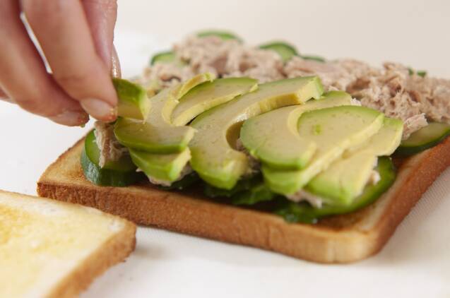 アボカドとツナとキュウリのサンドイッチの作り方の手順5