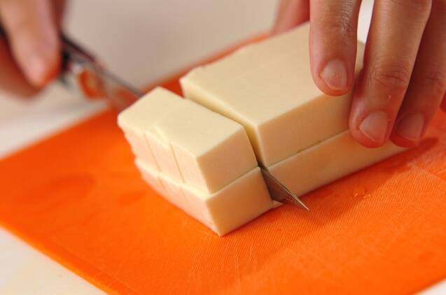 豆腐と干しシイタケのスープの作り方の手順1