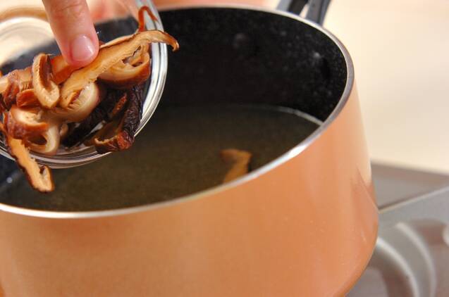 豆腐と干しシイタケのスープの作り方の手順2