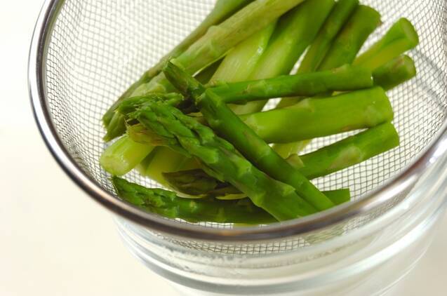アスパラのチーズ焼きの作り方の手順1