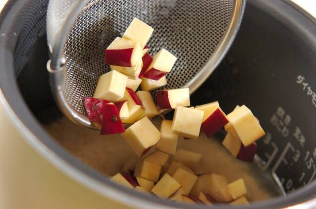 ほっくり甘い！サツマイモの炊き込みご飯の作り方の手順3