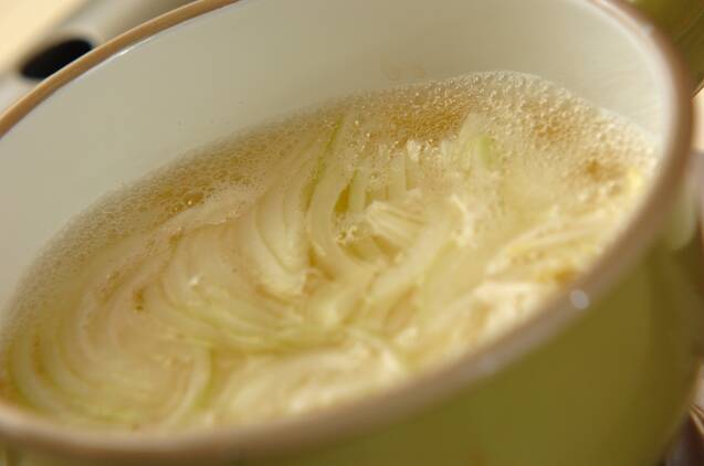 薄切り玉ネギのみそ汁の作り方の手順3