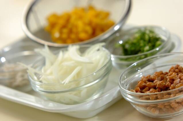 納豆とコーンのかき揚げの作り方の手順1