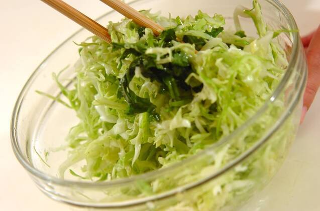 パクチー入りコールスローの作り方の手順3
