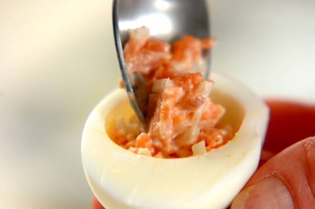 ゆで卵とスモークサーモンのサラダの作り方の手順3