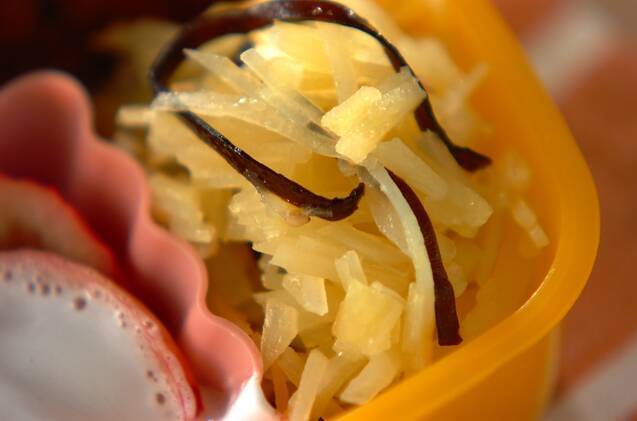 ジャガイモと昆布の和え物