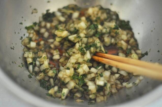 鯛の唐揚げ　新玉パセリソースの作り方の手順1