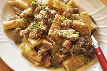 鶏と新ゴボウのリガトーニ（ペンネ）