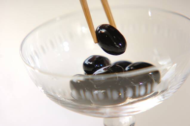 黒豆のブランデー風味の作り方の手順2