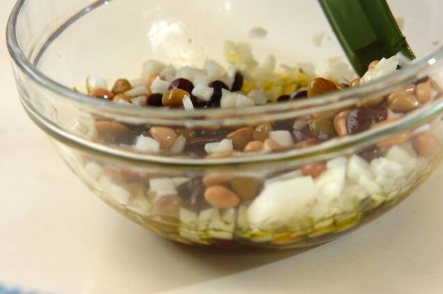 ミックスビーンズと玉ネギのマリネの作り方の手順2