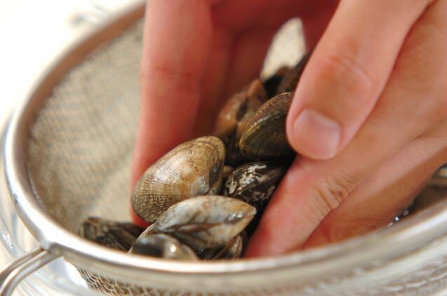 アサリのガーリック白ワイン蒸しの作り方の手順1