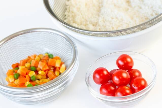 サバ缶とトマトのカレー炊き込みピラフの作り方の手順1