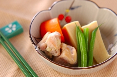 高野豆腐と鶏肉の含め煮 レシピ 作り方 E レシピ 料理のプロが作る簡単レシピ