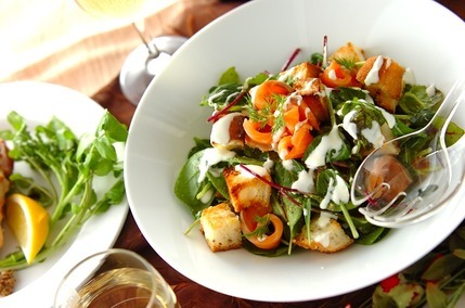 サーモンとバゲットのサラダ