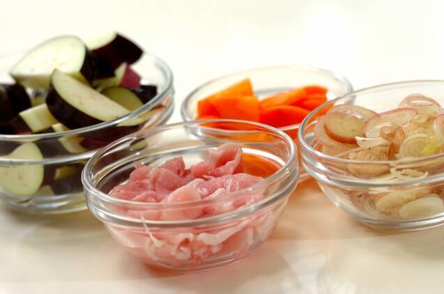 夏野菜の豚汁の作り方の手順1