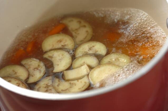 夏野菜の豚汁の作り方の手順2