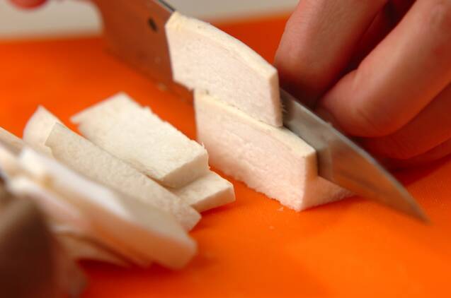 ワカメとエリンギのピリ辛和えの作り方の手順1