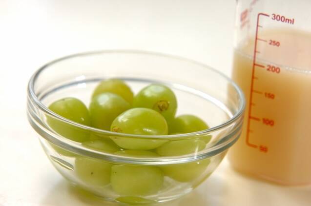乳酸菌ブドウスムージーの作り方の手順1