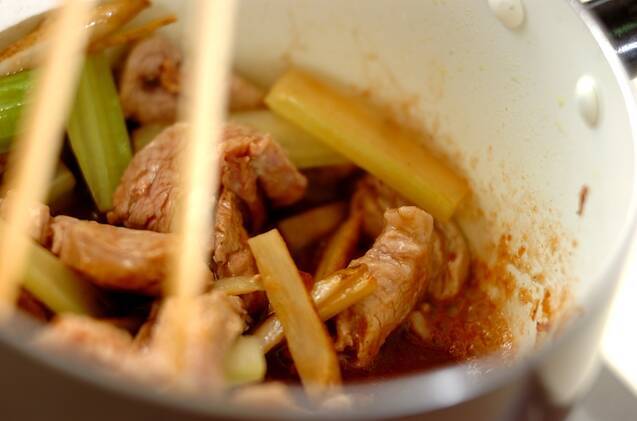 豚肉とゴボウのバルサミコ煮の献立の作り方の手順5