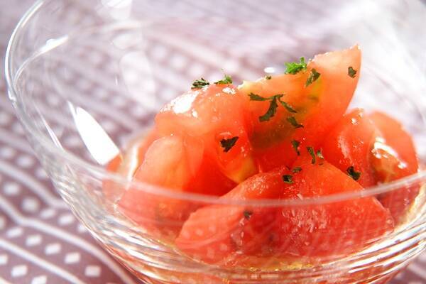 トマトのシンプルサラダ