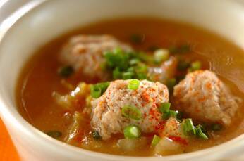 鶏団子と白菜のみそ汁