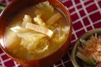 白菜とお揚げのみそ汁