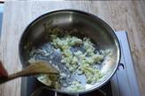 エビとホタテのトマトクリーム煮 コンニャクライス添えの作り方2