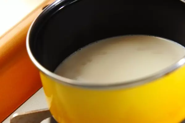 甘酒の牛乳割りの作り方1