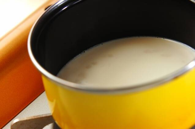 甘酒の牛乳割りの作り方の手順1