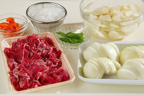 肉じゃがの作り方の手順1