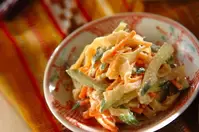 クラゲと野菜のピーナッツ和え