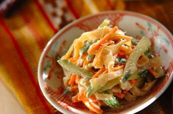 クラゲと野菜のピーナッツ和え