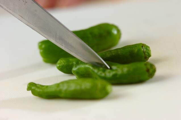 サーモンのソテーワサビソースがけの作り方の手順1