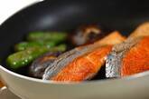 サーモンのソテーワサビソースがけの作り方3