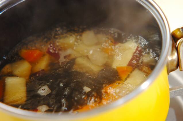 根菜のゴマみそ汁の作り方の手順3