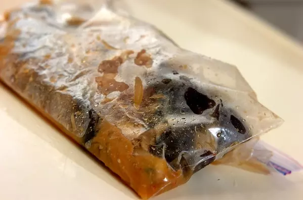 下味冷凍でナスと豚肉のみそ炒めの作り方1