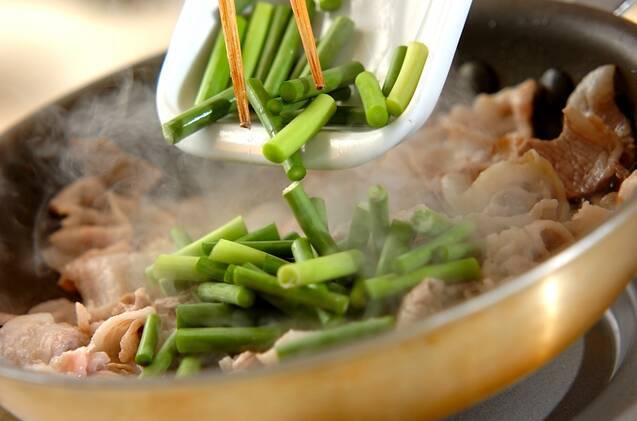 ちゃちゃっと完成！豚肉とニンニクの芽の中華炒めの作り方の手順2
