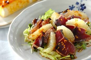 カツオたたきとグレープフルーツのサラダ仕立て