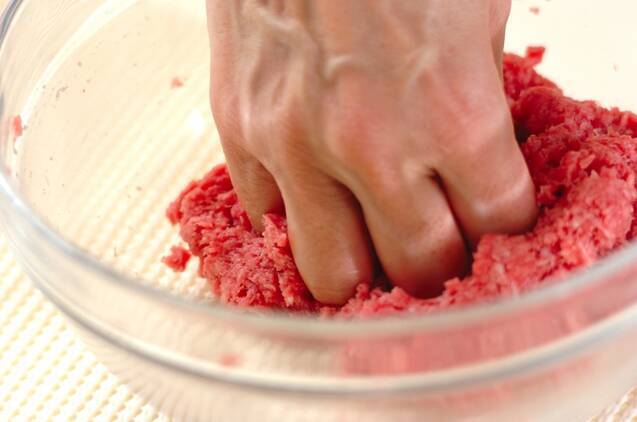 簡単デミグラスソースのハンバーグの作り方の手順2