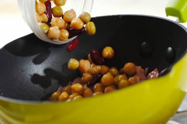 ミックスビーンズとベーコンのサラダの作り方の手順2