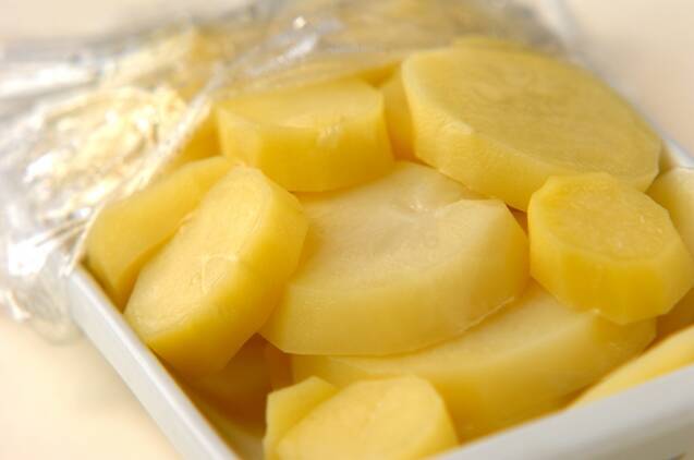 蒸しジャガイモのクミン風味ひき肉あんの作り方の手順1