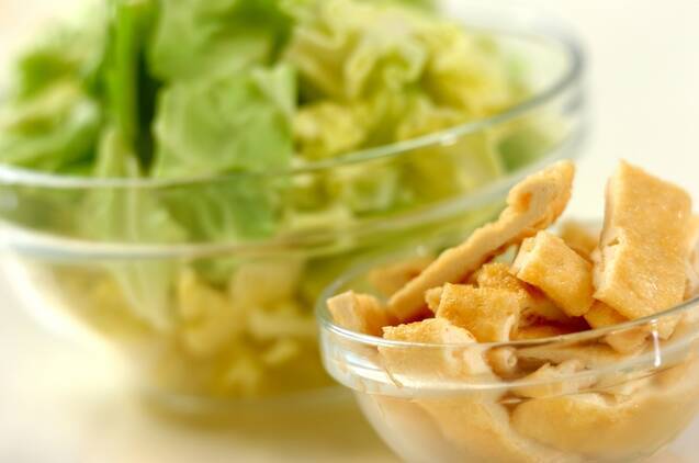 すぐできる副菜！春キャベツの卵とじの作り方の手順1