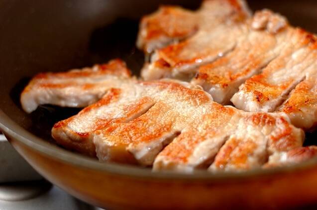 食べ応え抜群！トンテキ お肉柔らか ご飯すすむ美味しさ by森岡 恵さんの作り方の手順4