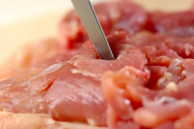 作り置き！焼き肉のタレでチキンロコモコの作り方の手順2