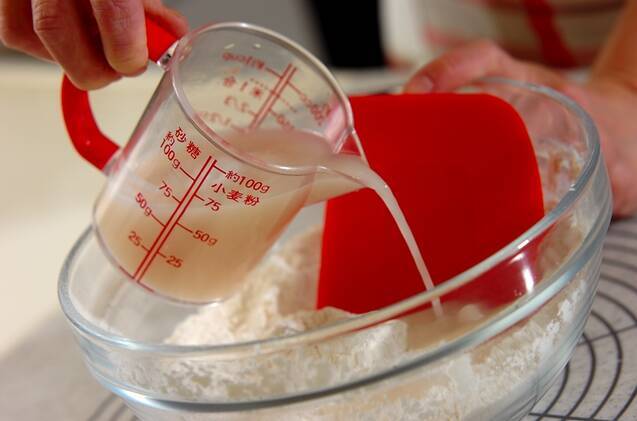 ホワイトベリーのツイストリングパンの作り方の手順3