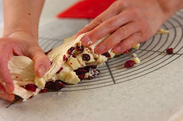 ホワイトベリーのツイストリングパンの作り方の手順5